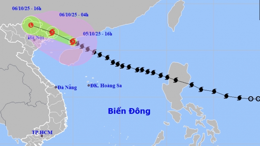 Bão số 11 tiến gần đất liền, cách Quảng Ninh khoảng 230km
